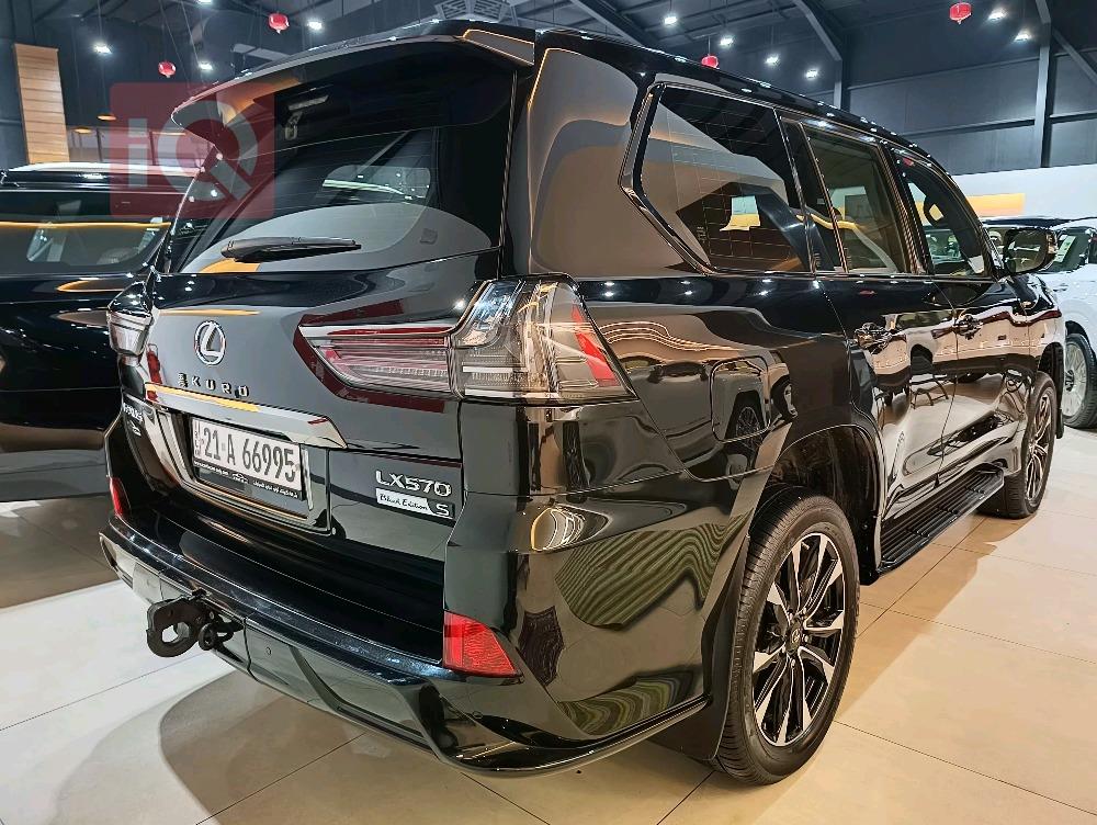 Lexus LX